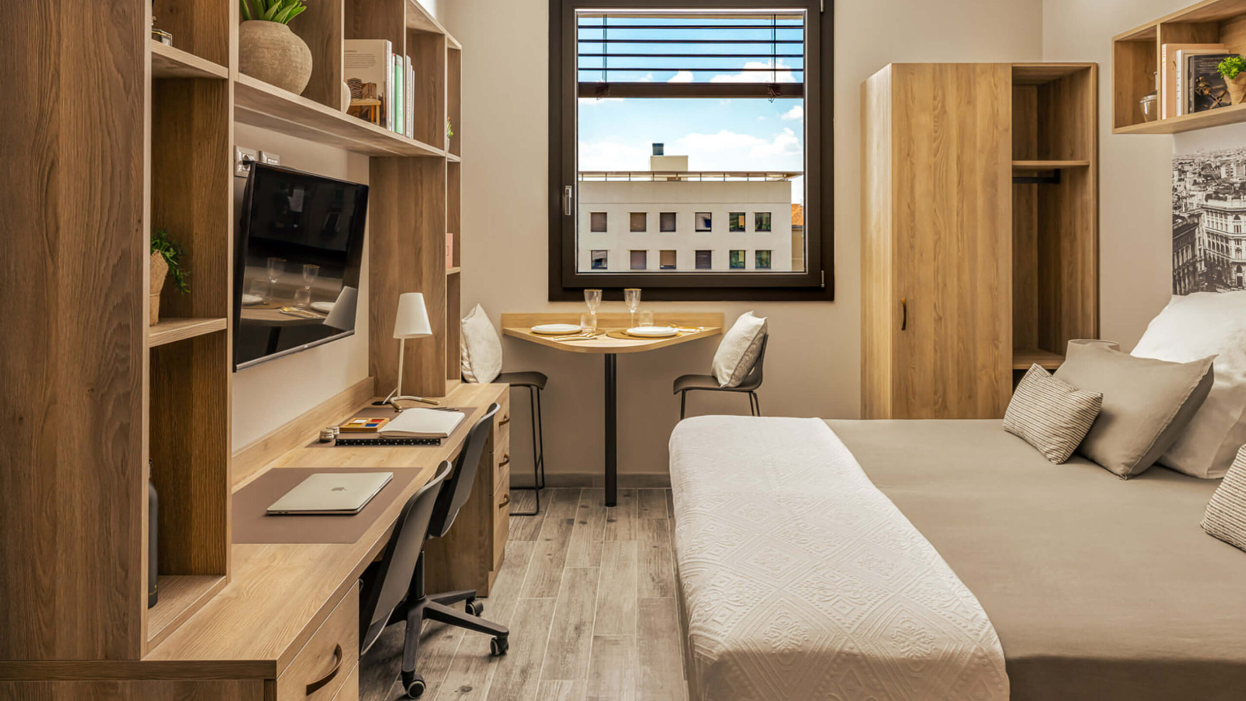 COLLEGIATE 23 COURTYARD APARTMENT B408 3