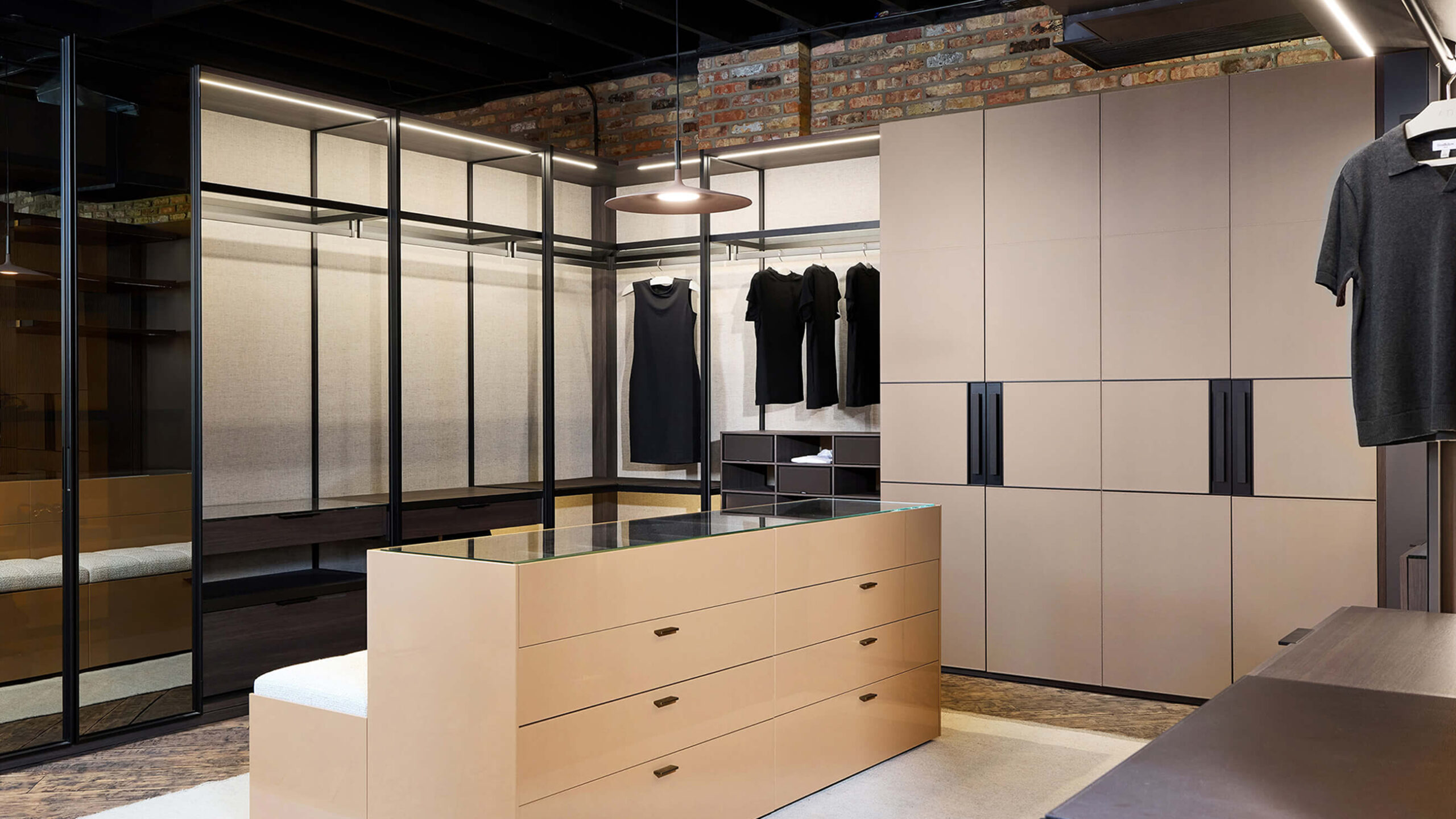 016 ©LauriePerez.com Armazem less yellow2