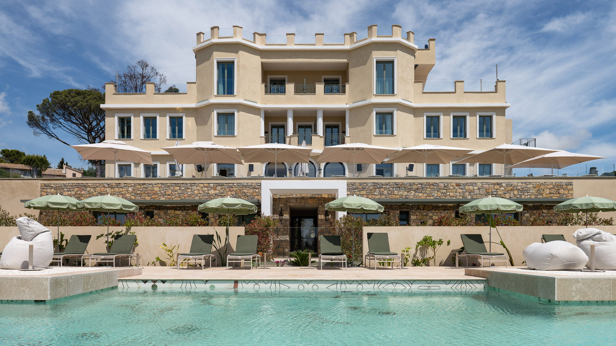 web INTERIEUR EXTERIEUR HOTEL LE CHATEAU ROSE ELIA KUHN PHOTOGRAPHE 7